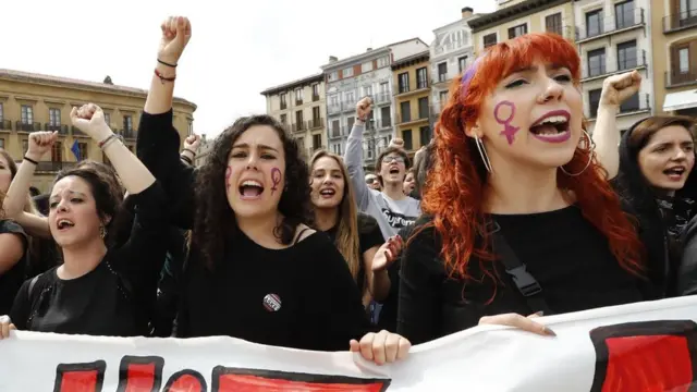 Mujeres protestando