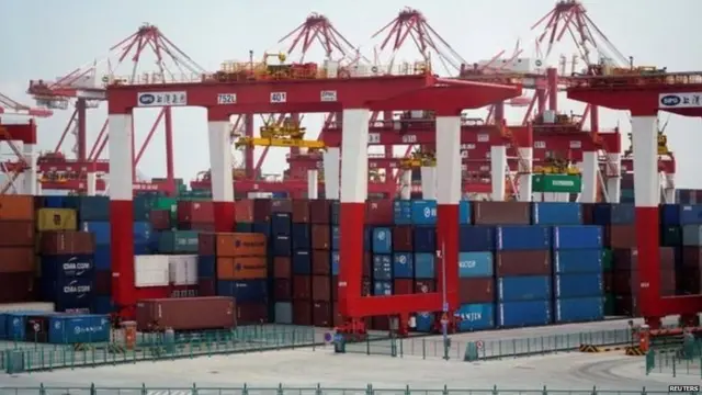 बंदरावरील माल वाहतूक