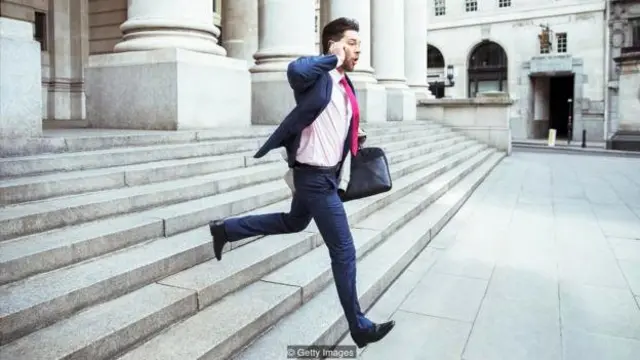 اگر همواره تاخیر داشته باشید، ممکن است دوستان و همکاران به این نتیجه برسند که شما برای وقتشان ارزش قائل نیستید