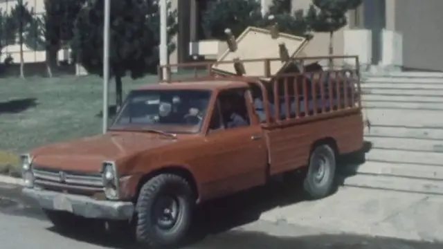 کسانی برخی وسائل کاخ‌های سلطنتی را بار وانت زدند و بردند