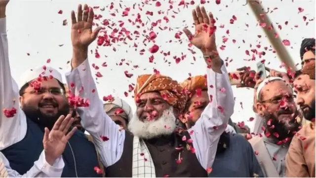 जेयूआई—एफ के प्रमुख मौलान फ़ज़लुर्रहमान