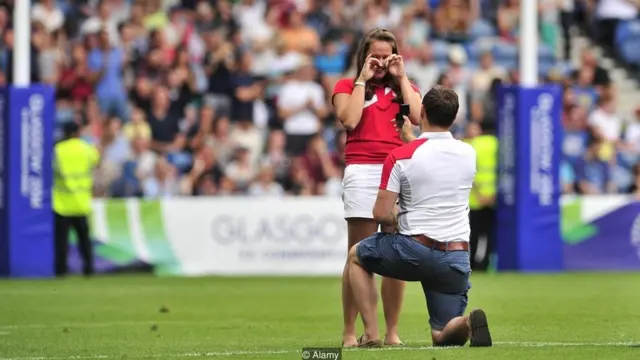 İskoçya ragbi maçında evlilik teklifi