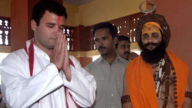 રાહુલ ગાંધીની મંદિરમાં તસવીર