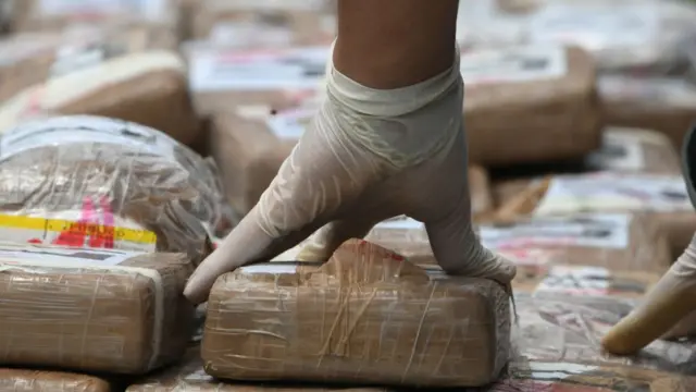 De acuerdo con los testigos del juicio, "Tony" Hernández pasó de colaborador de los carteles a traficar directamente.