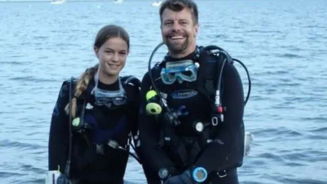 க்ளோயி மற்றும் அவருடைய தந்தை கிறிஸ் பிரவுன்