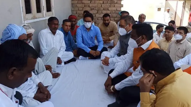 पीड़ित परिवार के घर एससी कमीशन चेयरमैन विजय सांपला