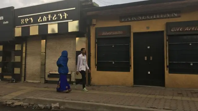 ጠዋት ላይ ክፍት የነበሩ መደብሮች ተዘግተዋል