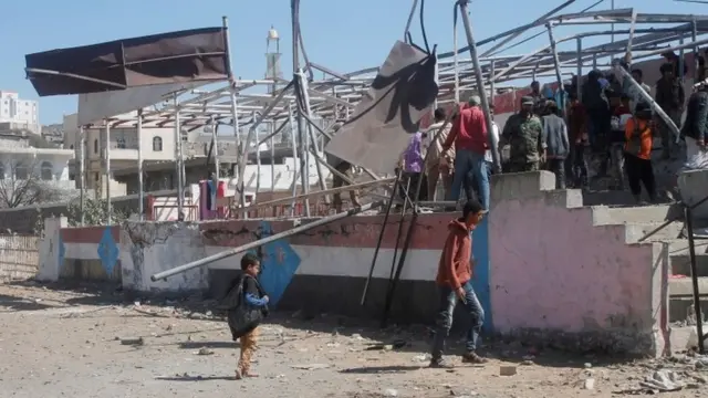 موشک به جایگاه ویژه این رژه نظامی برخورد کرده است