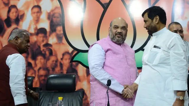 अमित शाह के साथ जीतन राम मांझी और राम विलास पासवान