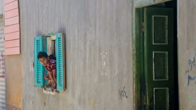 Wani yaro yana leka taga