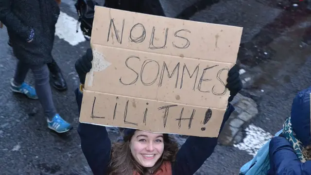 "¡Somos Lilith!", dice el cartel de esta chica en Francia, 2018.