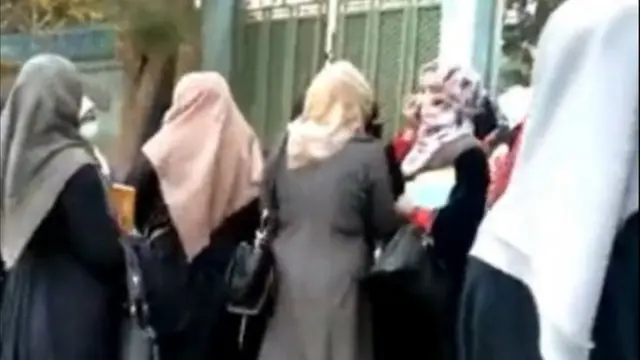 بدخشان کې ښځيه محصلانې لاريون کوي