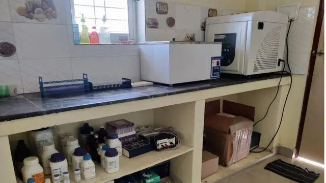 వైద్య పరీక్షలు, చికిత్సల కోసం కిడ్నీ బాధితులు వివిధ ఆసుపత్రులకు తిరగాల్సి వస్తోంది.