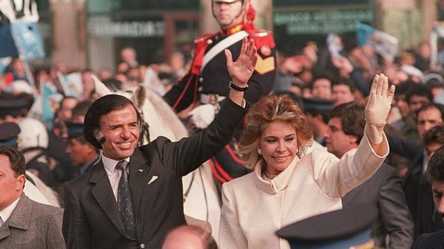 Zulema Yoma, a la derecha, ha sostenido siempre que la muerte de su hijo fue un atentado para vengar una acción de su exesposo, el expresidente Menem (izquierda).