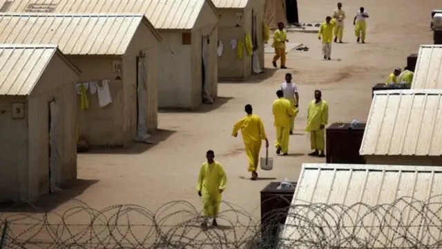 Baghadadi yafungiwe hano muri Camp Bucca y'Abanyamerika mu gihe cy'amezi 10