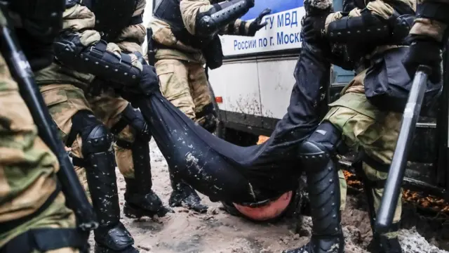 بازداشت یک معترض در مسکو