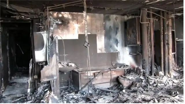 Изображение того, что осталось от квартир в здании после пожара