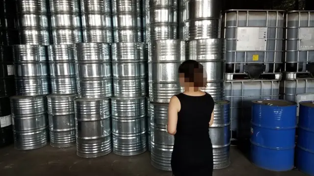Thùng hóa chất chứa CFC-11 ở một nhà máy ở Trung Quốc mà các nhà điều tra phát hiện