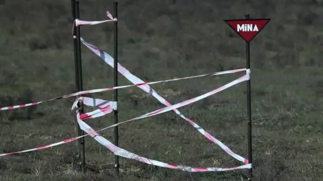 Заграждения вокруг минного поля