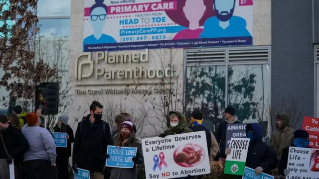 Акция у клиники Planned Parenthood