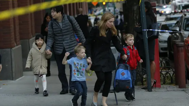 Детей забирают из школы