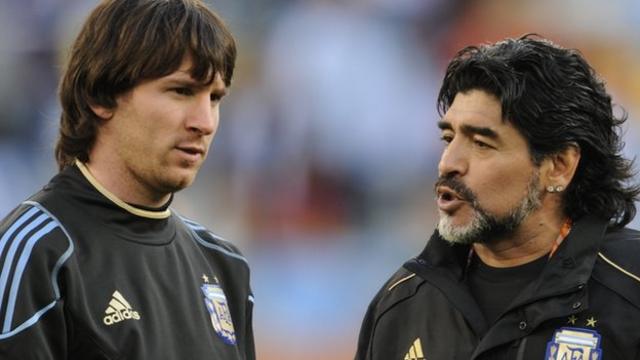 З 2008 по 2010 рік Марадона очолював збірну Аргентини - зокрема, передавав мудрість своєму "наступнику" - ще одній іконі аргентинського футболу Ліонелю Мессі