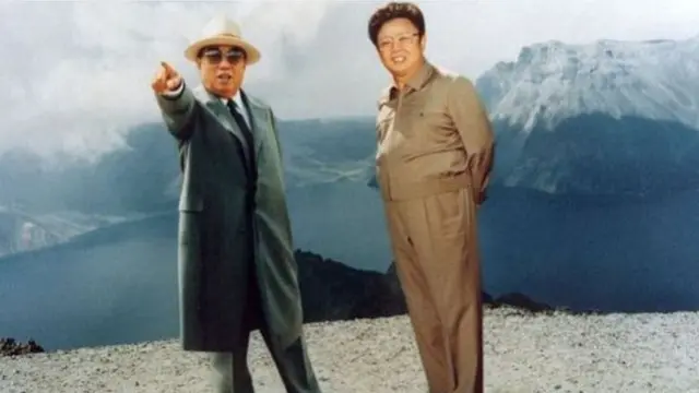 উত্তর কোরিয়ার প্রতিষ্ঠাতা কিম ইল-সাং এবং তার ছেল কিম জং-ইল