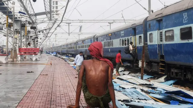 В индийском штате Орисса парализовано железнодорожное движение
