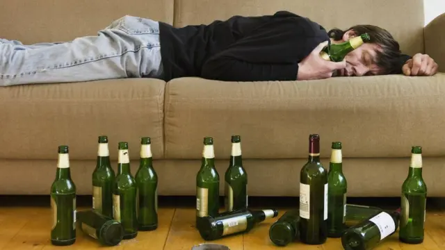 Hombre que ha bebido mucho