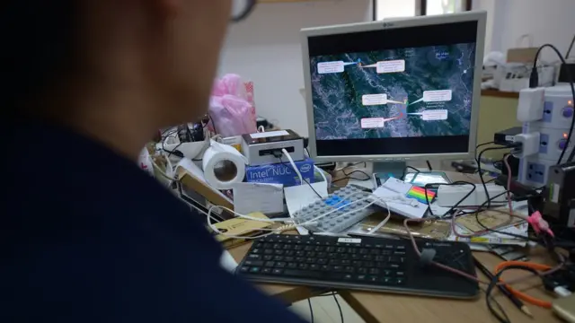 จำนวนลูกค้าในชนบทมีน้อยยิ่งทำให้เอกชนไม่อยากลงทุนเดินสายไปในที่ห่างไกล