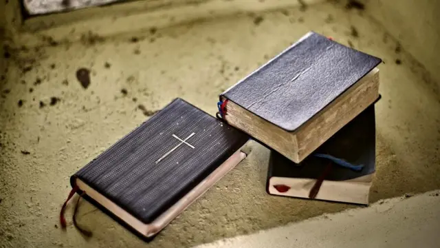 Если понимать священные тексты не слишком буквально, в некоторых из них допускается возможность существования жизни на других планетах