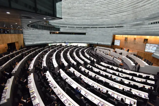 ส.ส. พรรคร่วมรัฐบาลอ้างว่าพื้นที่บางจุดของอาคารรัฐสภาแห่งใหม่หรือ "สัปปายะสภาสถาน" ไม่ได้ยินการถ่ายทอดเสียงจากห้องประชุมสภา