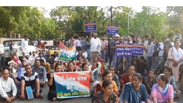 જિગર શાહ: "કર્મચારીઓમાં જાગૃતિ મોડી આવી તેનું કારણ એ છે કે તેઓ આ વિષયને સમજ્યા જ નહોતા. તાલીમ આપવા આવતાં અધિકારીઓ પણ નવી પેન્શન યોજનાના ભારોભારો વખાણ કરતાં હતાં."