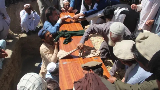 د احمد شاه د جنازې مراسم