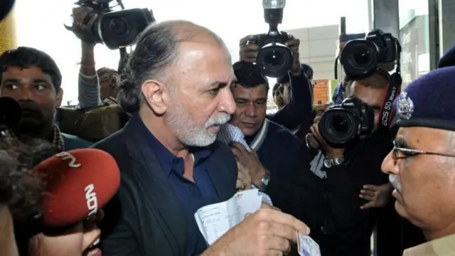 గోవాలో జరిగిన ఓ కార్యక్రమం సందర్భంగా తరుణ్ తేజ్‌పాల్ తనను లైంగికంగా వేధించారని ఆయన సహోద్యోగిని ఒకరు ఆరోపించారు.