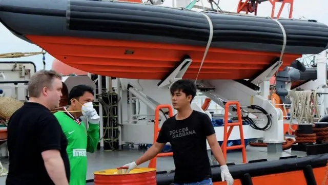 जहाज़ में सामान