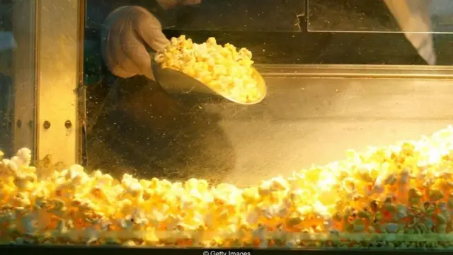 影院里爆米花销量出现增长，人们将其看做是英国经济自2008年金融危机以来出现复苏的迹象。(图片来源: Getty Images)