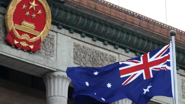 中國國徽和澳洲國旗