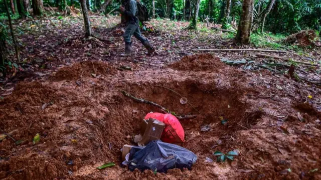 Toplu mezarın görüntüsü.