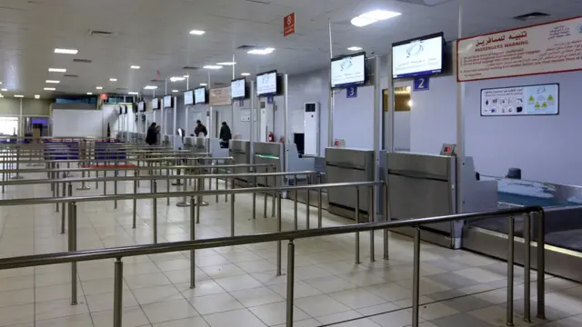attaques, roquettes, aéroport de mitiga, libye