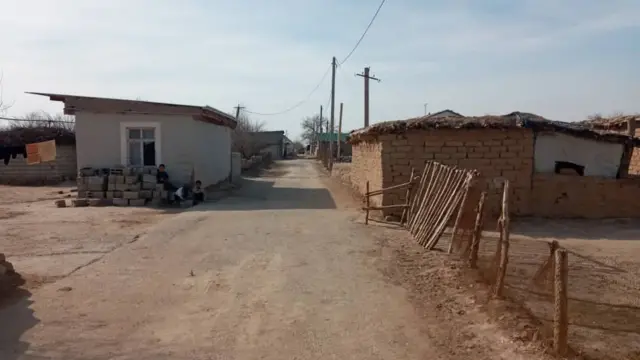 Қишлоқ кўчаси