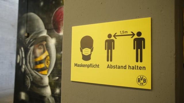 Social distancing sign in Germany