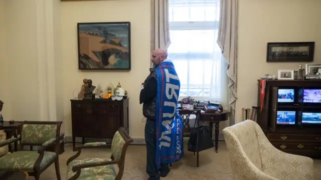 أنصار ترامب يتظاهرون في واشنطون ويقتحمون الكونغرس