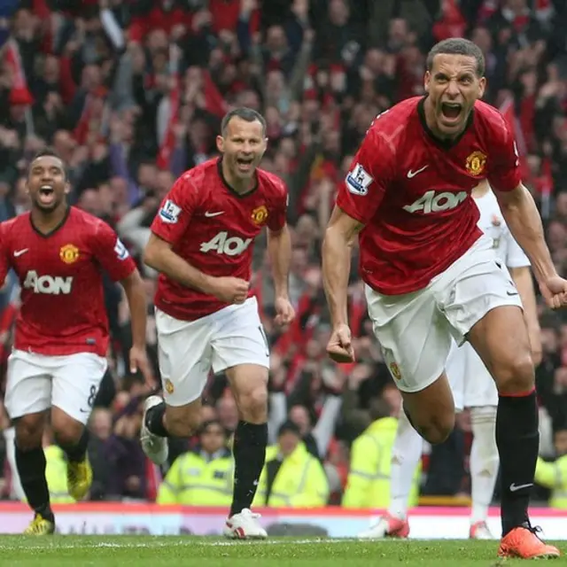 Rio Ferdinand celebrando un gol