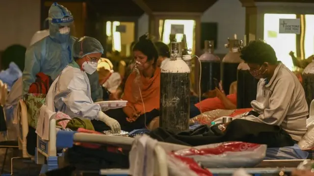 Real O guruhining yalangoch qizlari uyda xotinlarini almashtirdilar