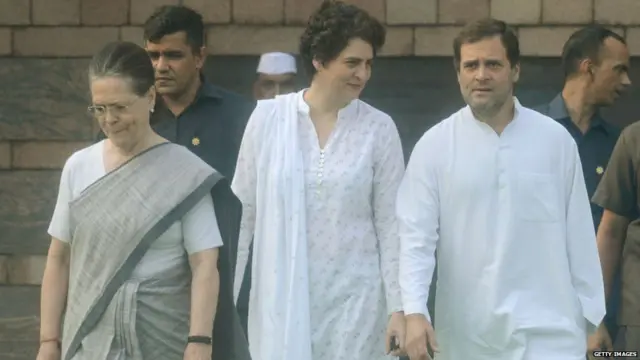सोनिया गांधी, प्रियंका गांधी और राहुल गांधी