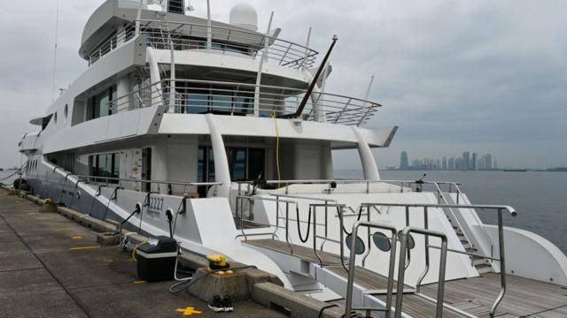 据称由恒大老板许家印拥有的Event豪华游艇停靠于新加坡莱佛士海滨俱乐部（1/4/2023）