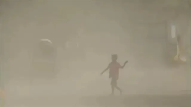 ঢাকায় বায়ুদূষণ অসহনীয় পর্যায়ে চলে গেছে বলে বিশেষজ্ঞরা বলছেন।