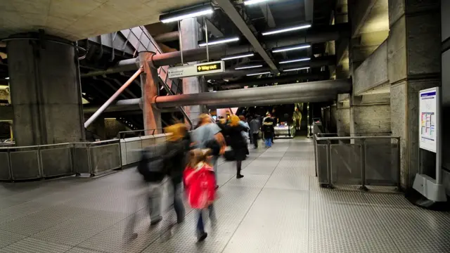 Подходящее место для станции метро Вестминстер долго не могли согласовать с правительством - слишком много секретных тоннелей вокруг