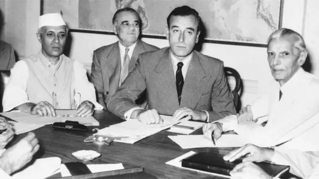 জওহরলাল নেহেরু ও মোহাম্মদ আলী জিন্নাহর সঙ্গে লর্ড মাউন্ট ব্যাটেন।